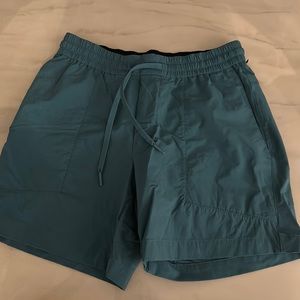 Lululemon Bowline Inlined Shorts- Size M